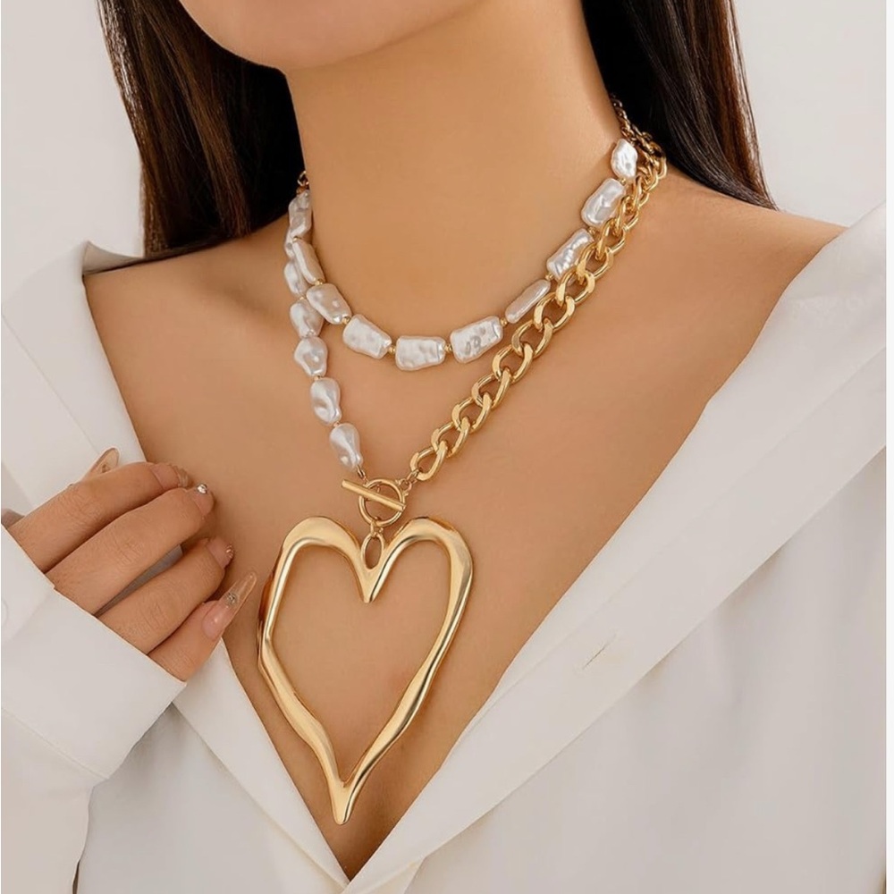 Gold and White pearls  Heart Pendant Necklace - Picture 3 of 4